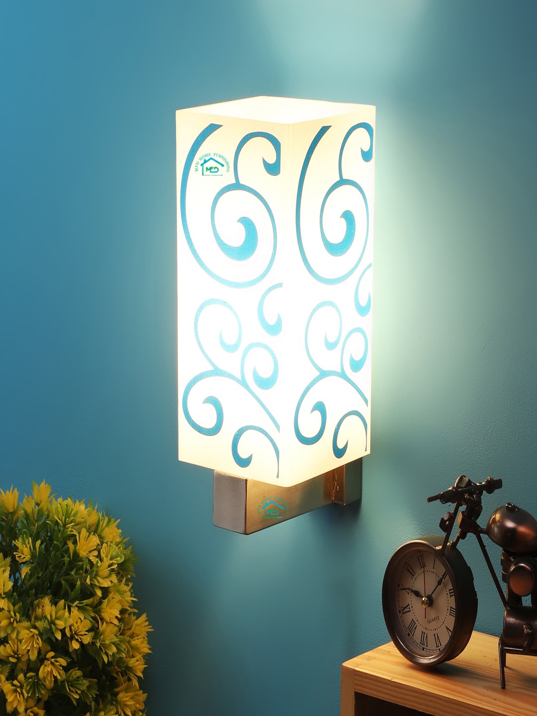 

MFD HOME FURNISHING White & Blue Printed Armed Sconces Lamp