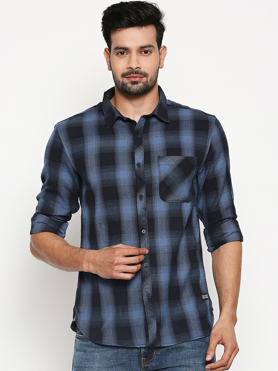 

People Men Navy Blue Slim Fit Checked Casual Shirt