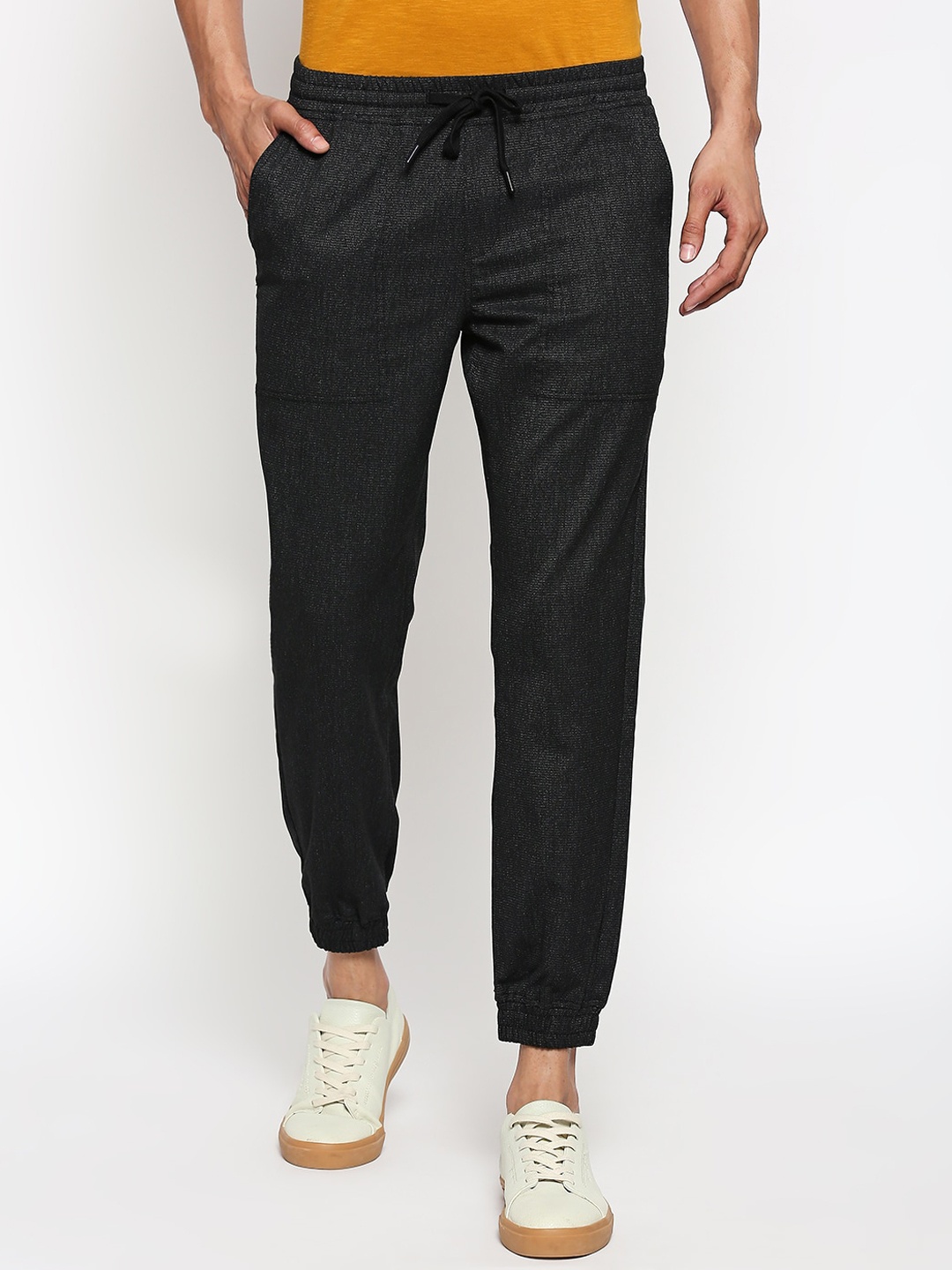 

People Men Black Slim Fit Solid Joggers