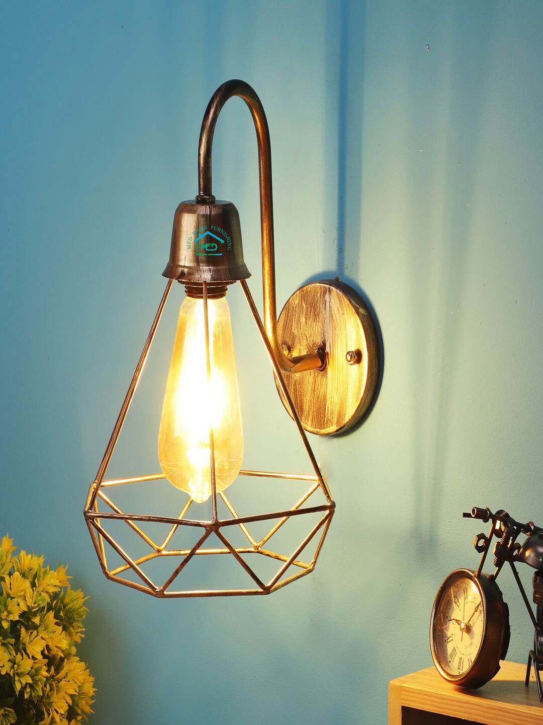 

MFD HOME FURNISHING Gold-Toned Solid Iron Armed Sconces