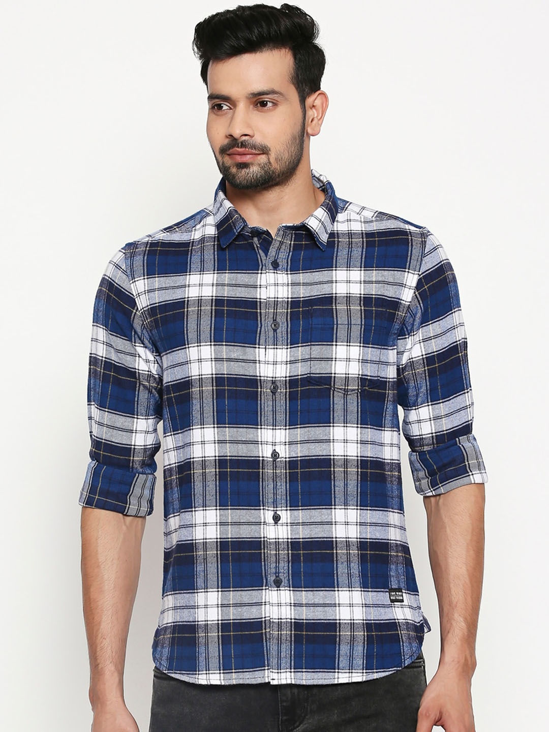 

People Men Blue & White Slim Fit Checked Casual Shirt