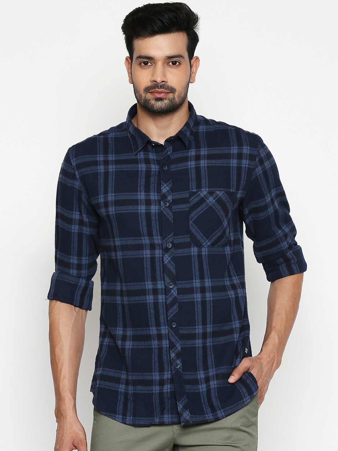 

People Men Navy Blue Slim Fit Checked Casual Shirt