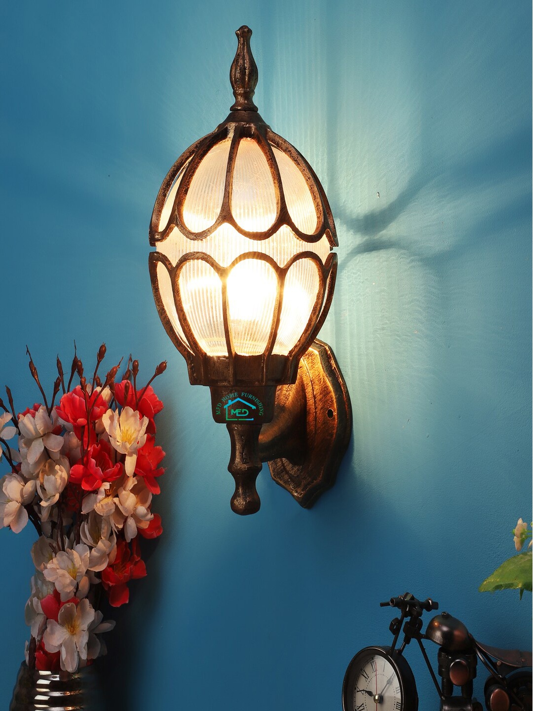 

MFD HOME FURNISHING Gold-Toned & White Self-Design Traditional Armed Sconces Lamps