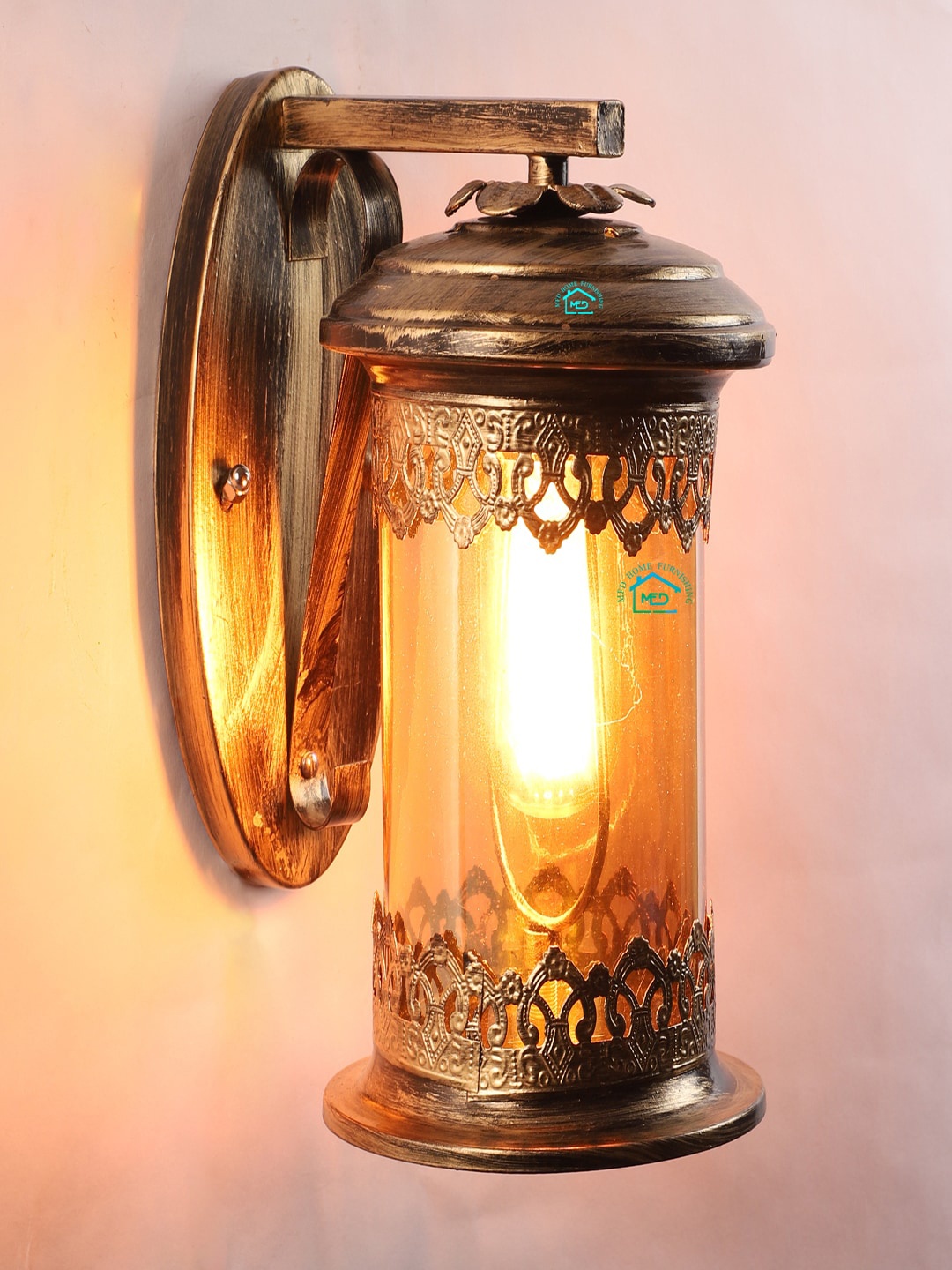 

MFD HOME FURNISHING Gold-Toned Textured Traditional Armed Sconce Lamp