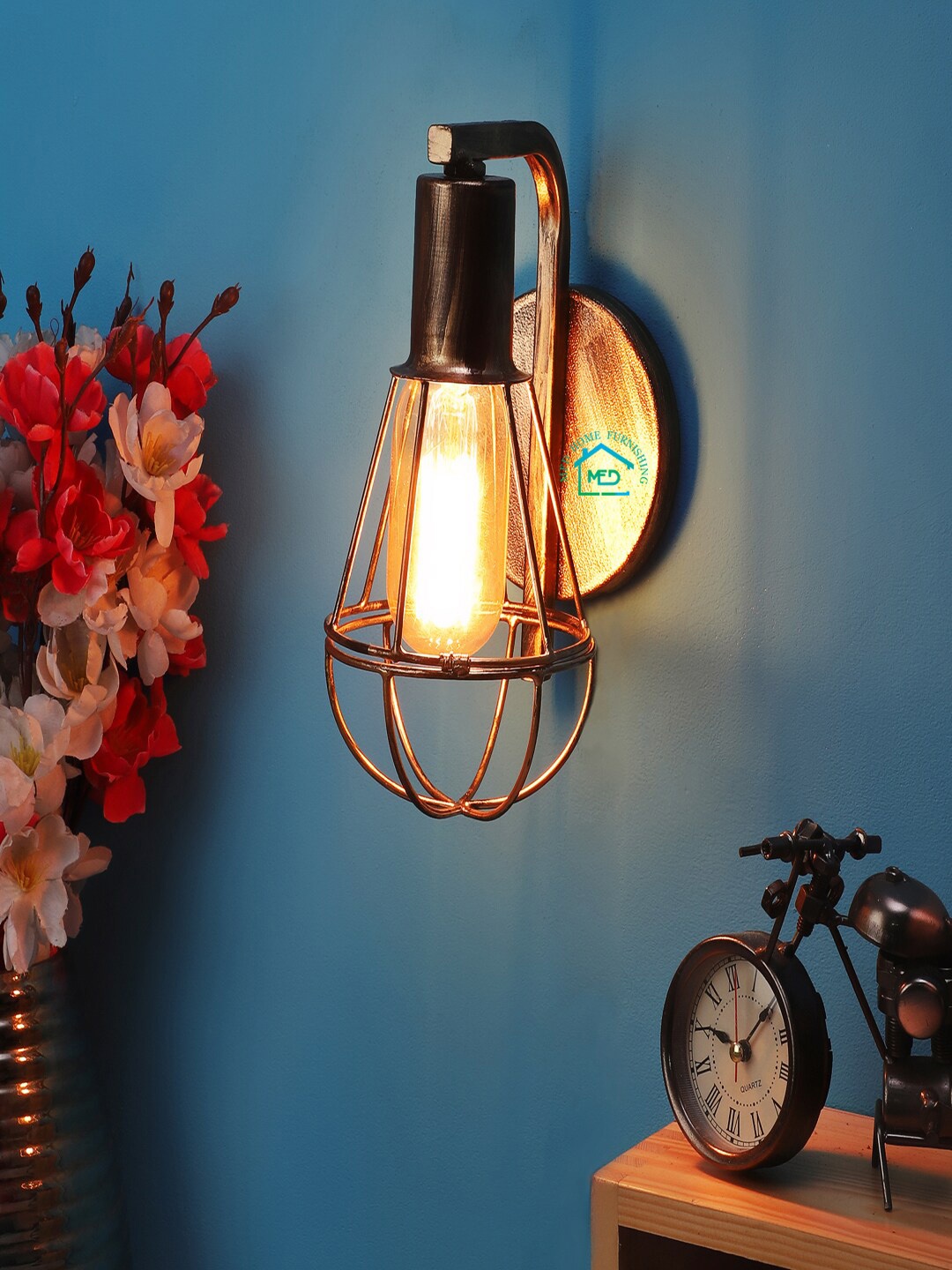 

MFD HOME FURNISHING Gold-Toned Solid Armed Sconce Lamp