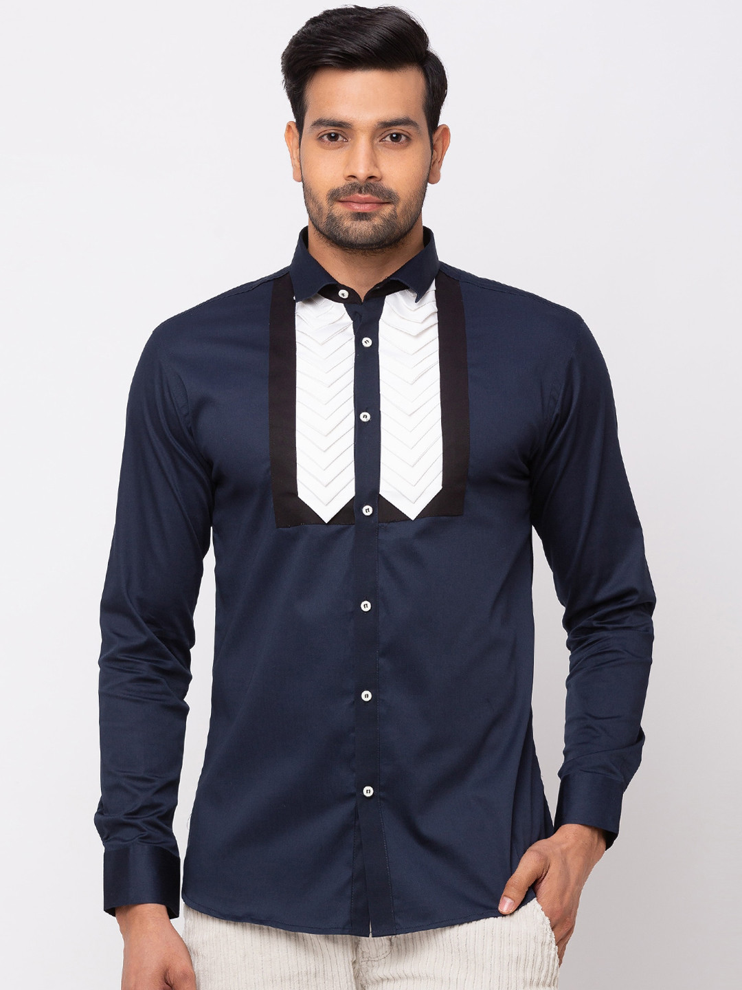 

mode de base Men Navy Blue & White Slim Fit Colourblocked Casual Shirt