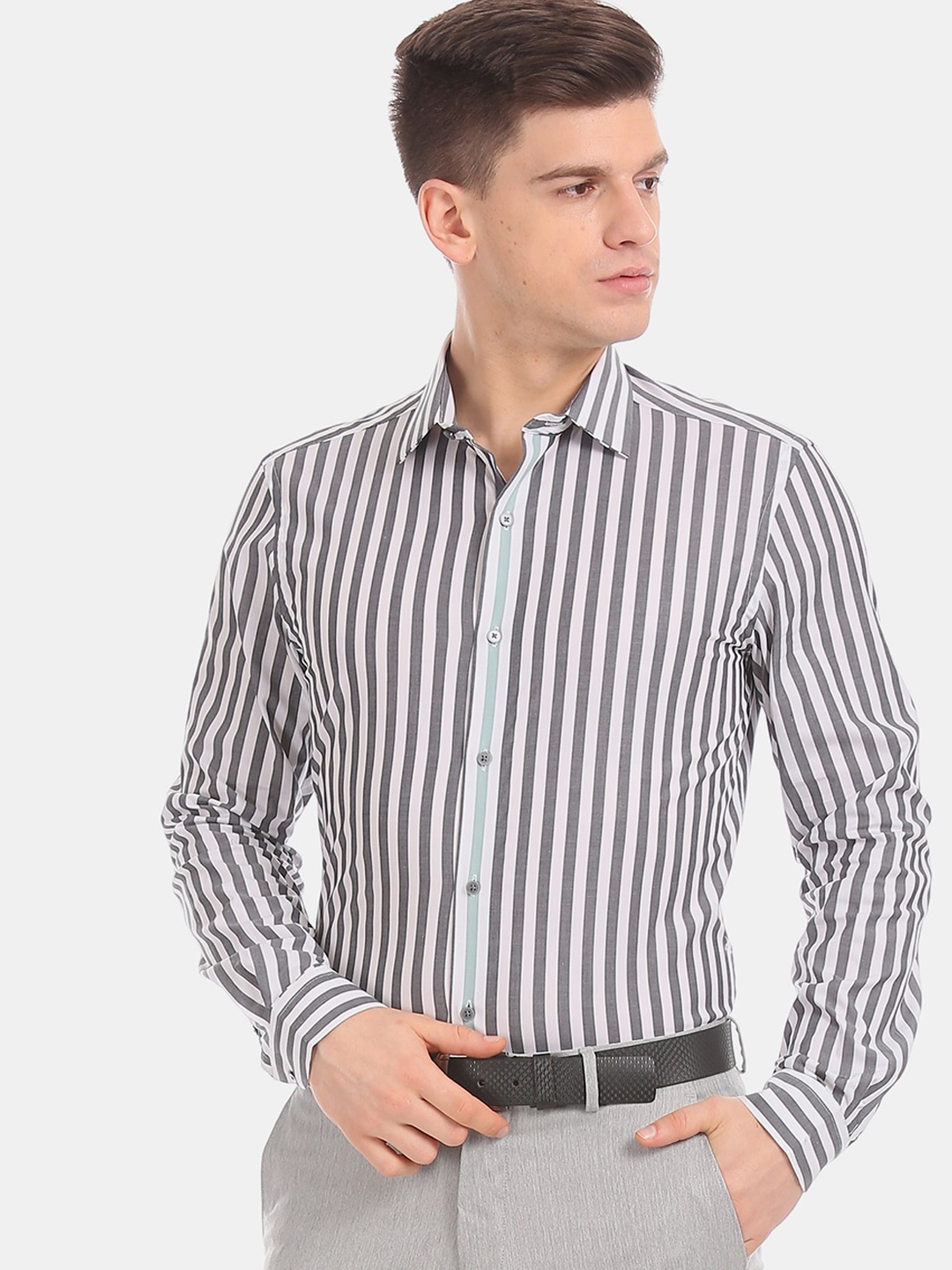 

Arrow Men Grey & Off-White Skinny Fit Striped Formal Shirt