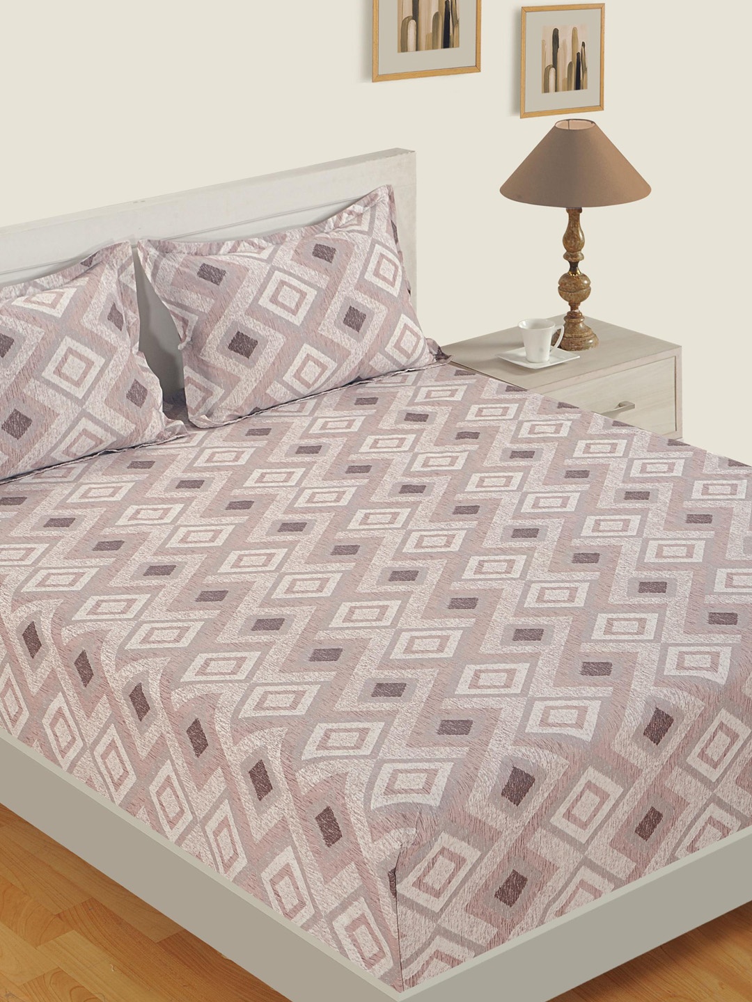 SWAYAM Beige & Off-White Printed 144 TC Cotton 1 Queen Bedsheet With 2 Pillow Covers