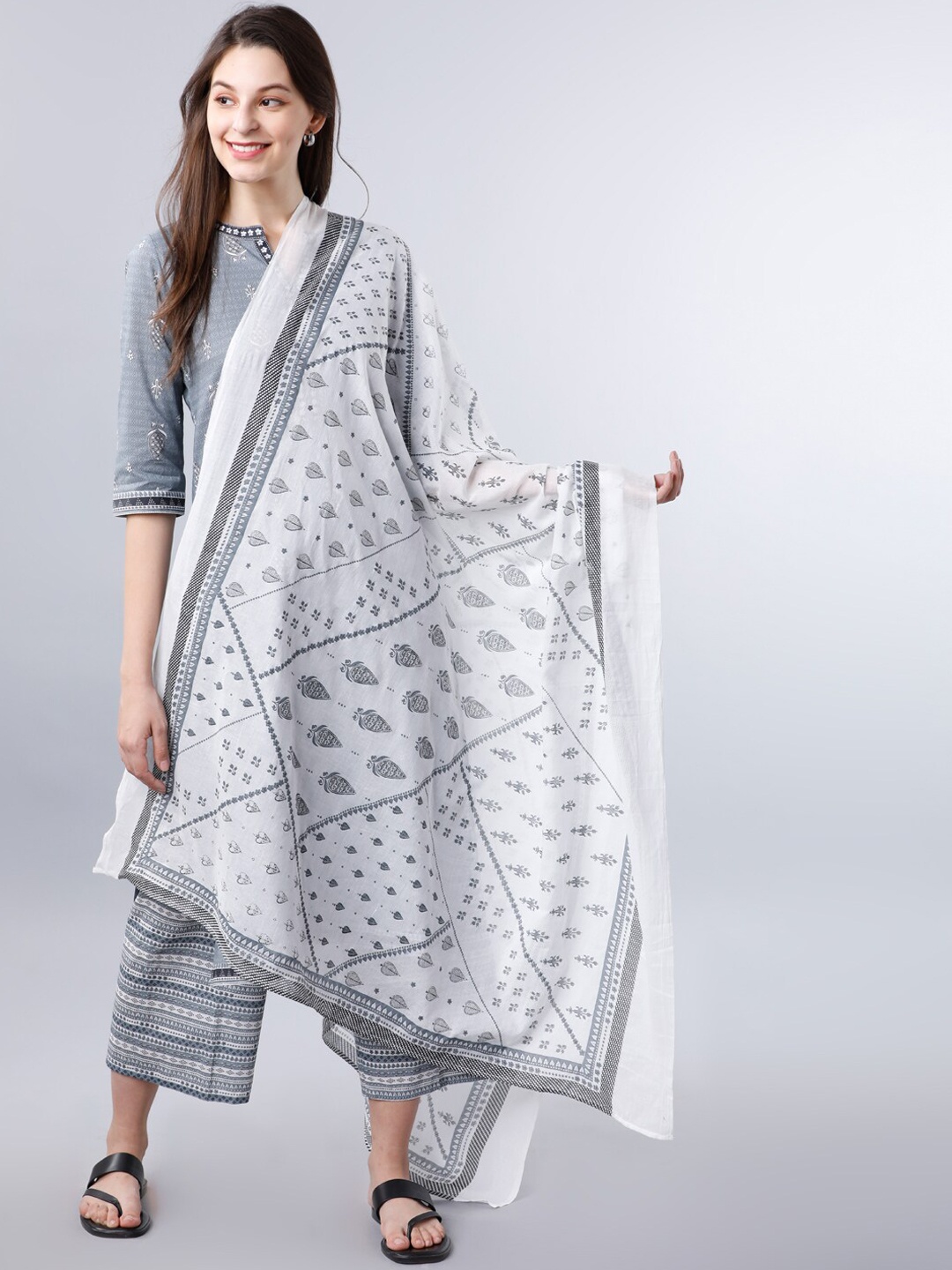 

Vishudh Women Grey & White Ethnic Printed Pure Cotton Dupatta