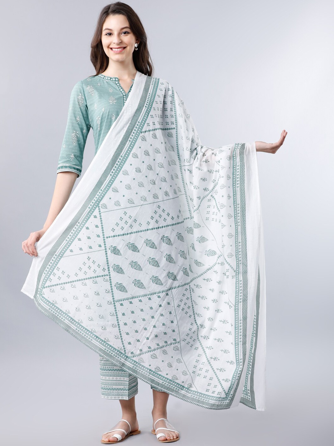 Vishudh Women White & Green Printed Cotton Dupatta