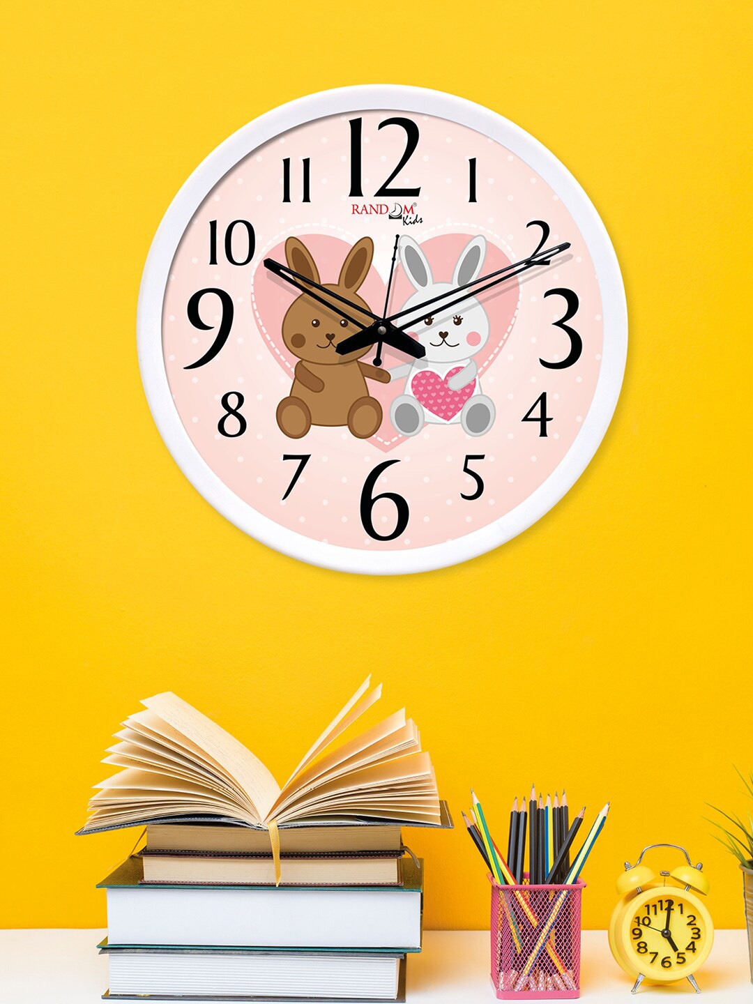 

RANDOM White Couple Teddy Holding Hand Round Shaped Wall Clock With Glass