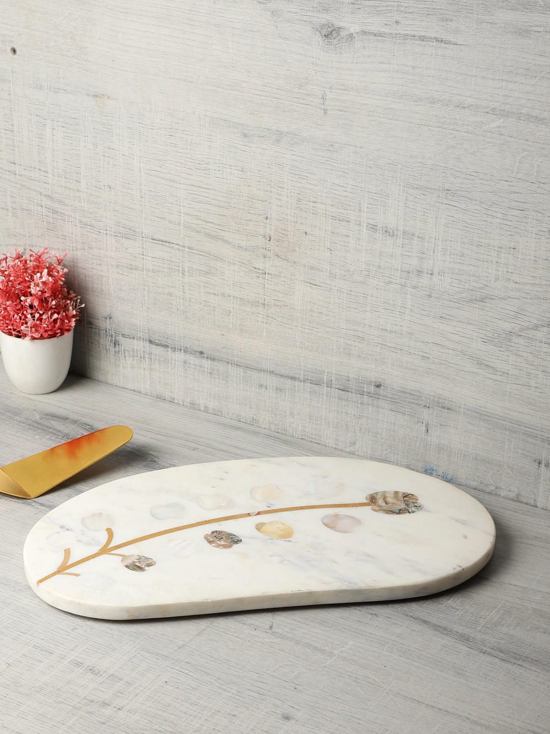 

NikkisPride White & Brown Printed Marble Mother Of Pearl Cheese Sustainable Platter