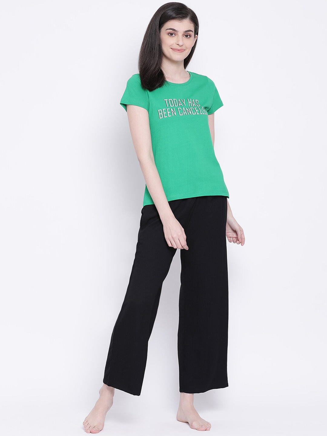 

Clovia Women Black & Green Printed Night Suit
