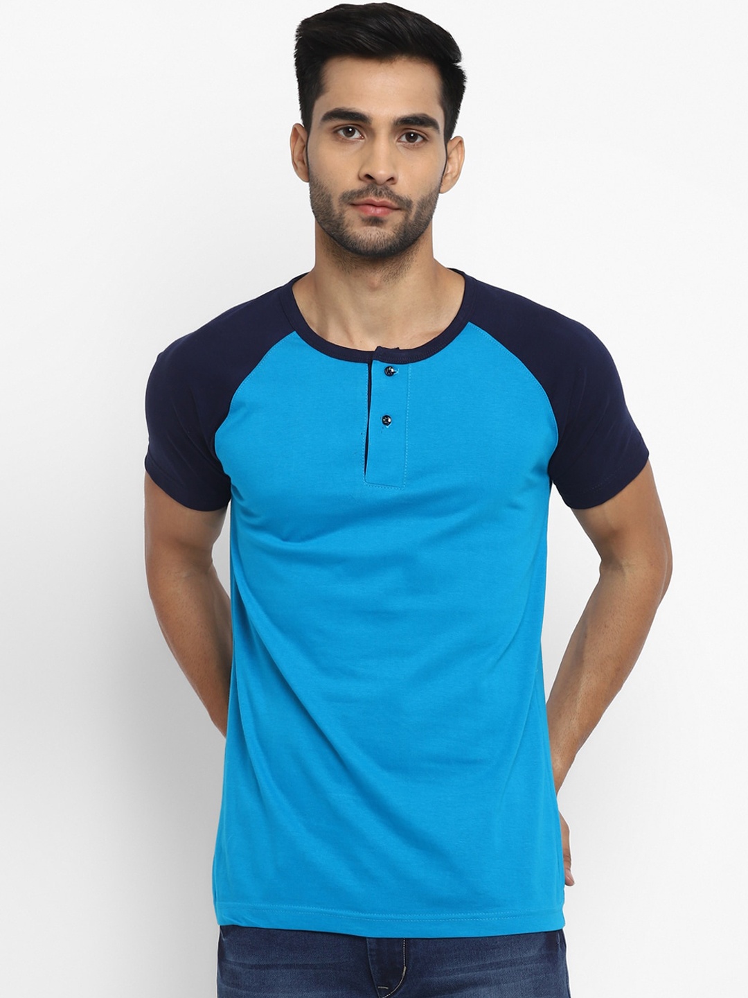 

Routeen Men Turquoise Blue Solid Henley Neck T-shirt