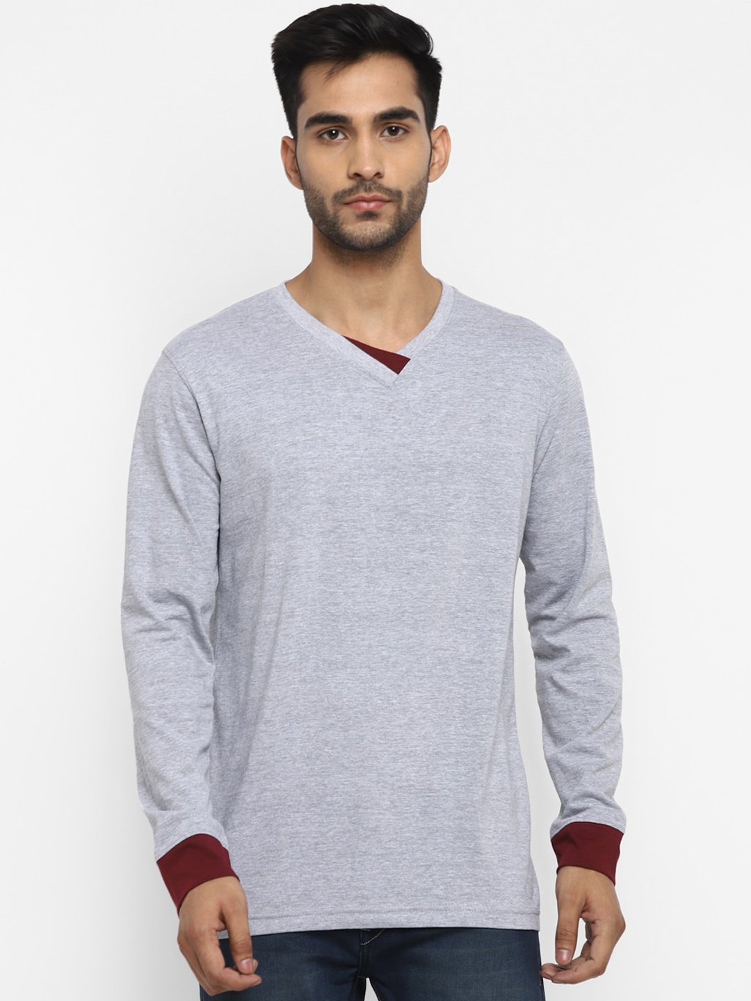 

Routeen Men Grey Solid V-Neck T-shirt