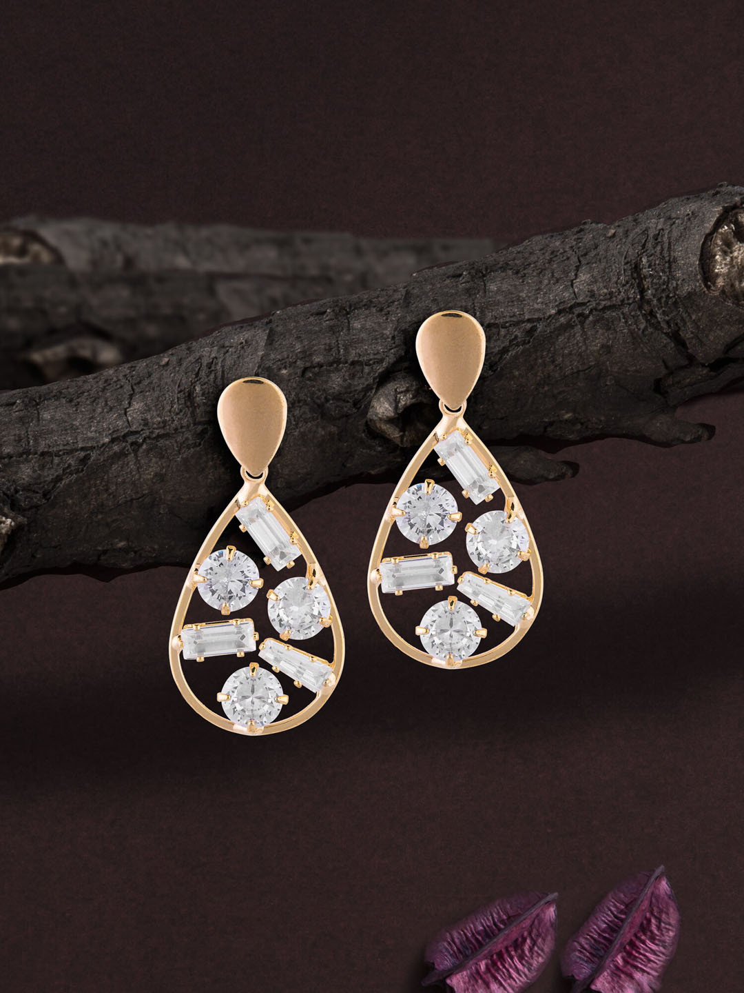 

E2O Gold-Toned & Off-White Teardrop Shaped Studs