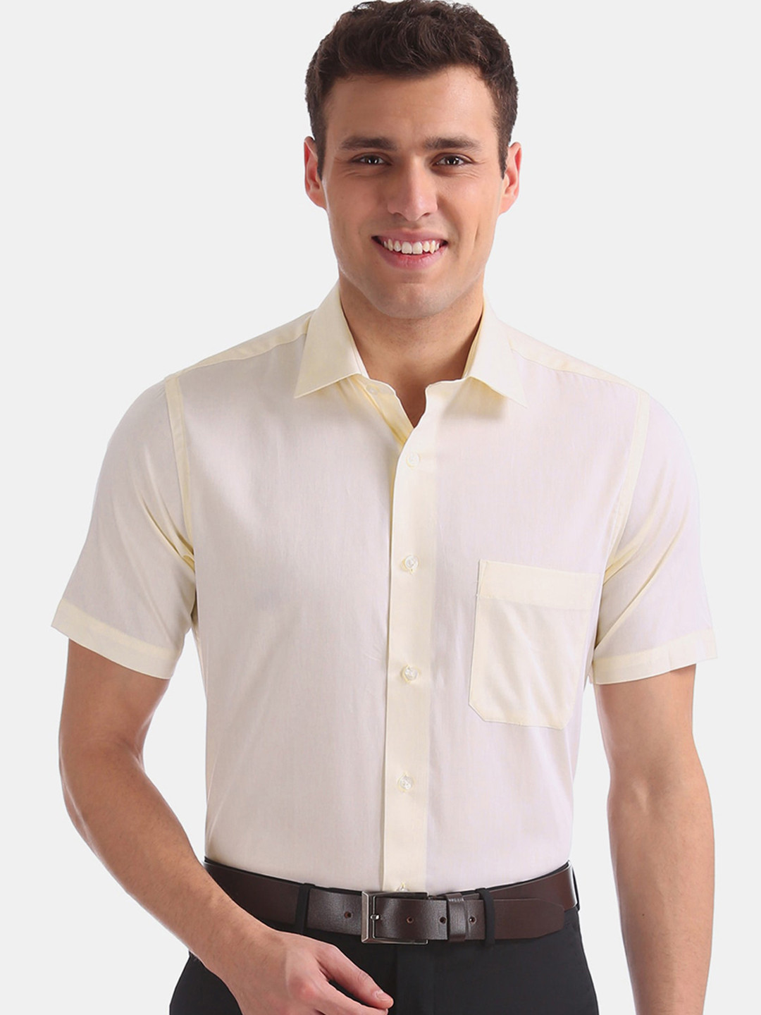 

Arrow Men Yellow Regular Fit Solid Casual Shirt