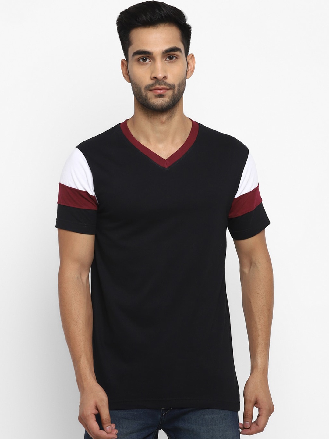 

Routeen Men Black Solid V-Neck T-shirt