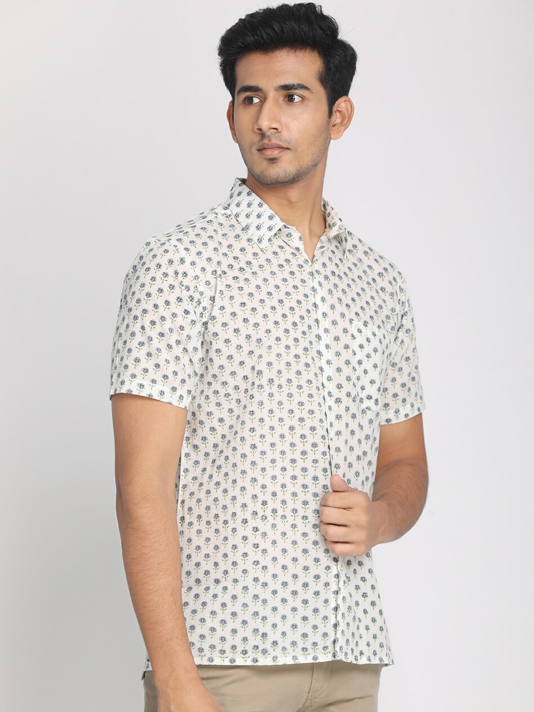 

Nakshi Men White Regular Fit Printed Casual Shirt