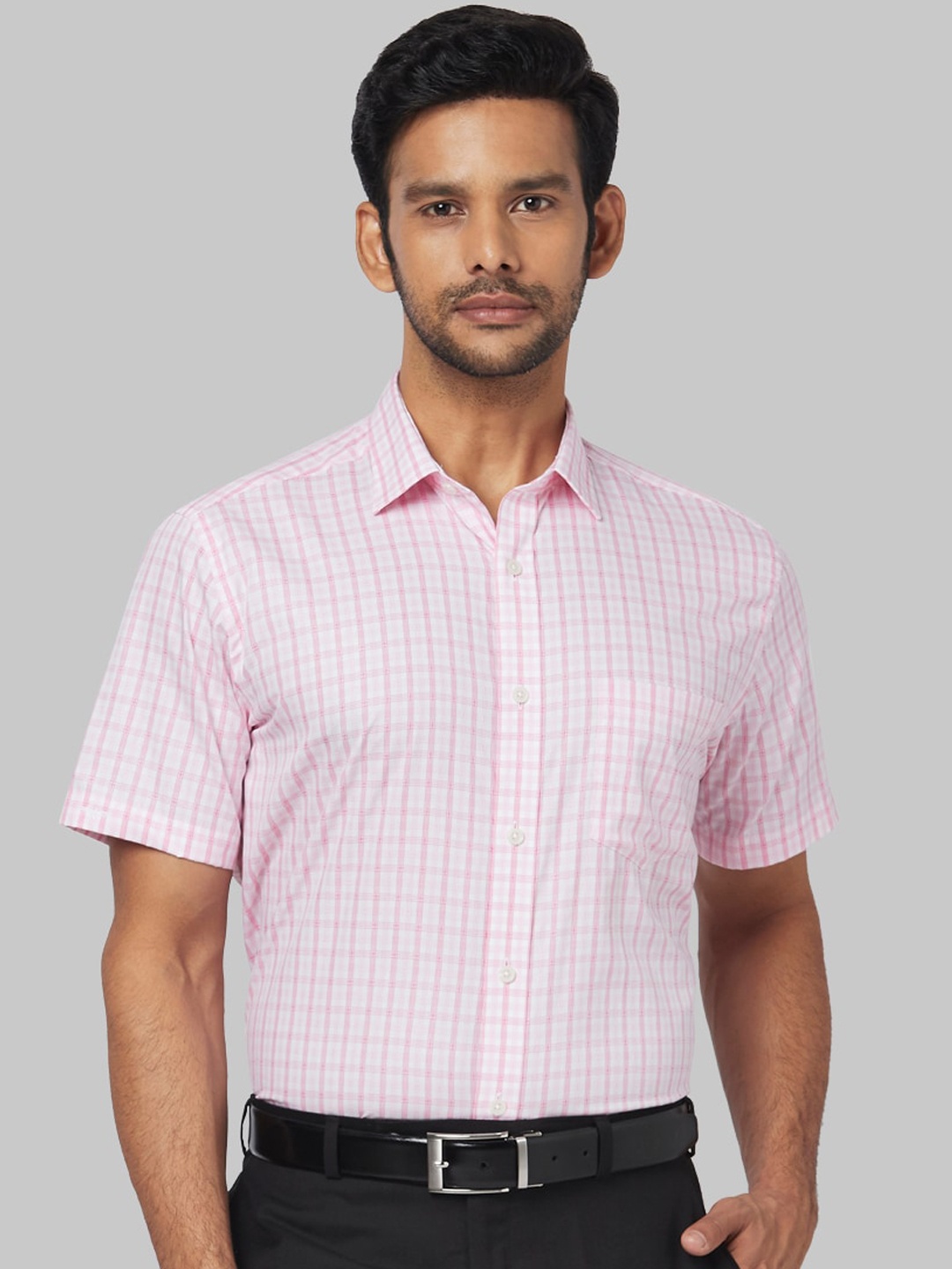 

Park Avenue Men Pink Regular Fit Checked Casual Shirt