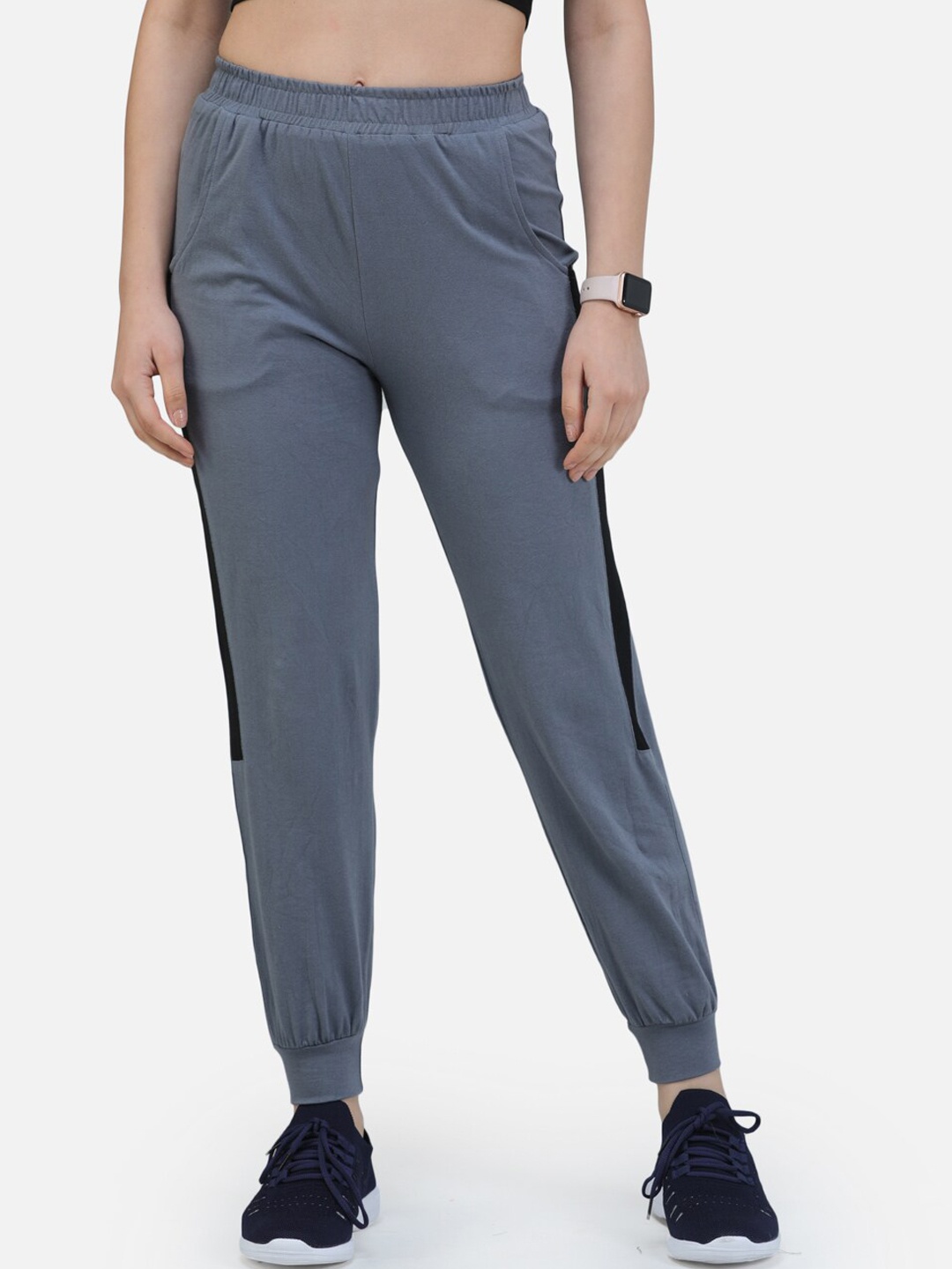 

SCORPIUS Women Grey Solid Joggers