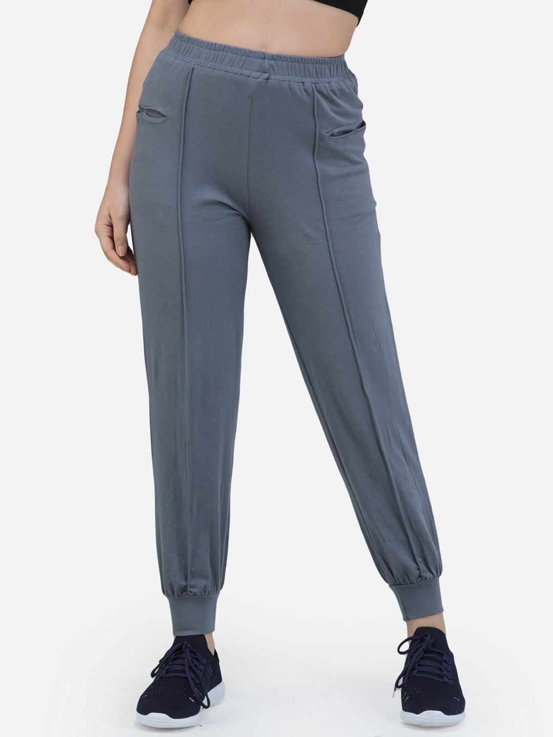 

SCORPIUS Women Grey Solid Joggers
