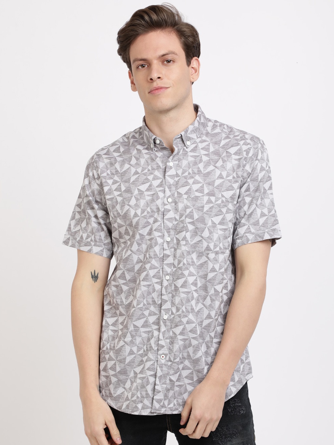 

Bene Kleed Men Grey & Off-White Regular Fit Printed Casual Shirt