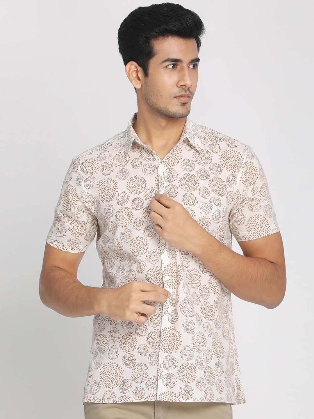 

Nakshi Men White & Brown Regular Fit Printed Casual Shirt