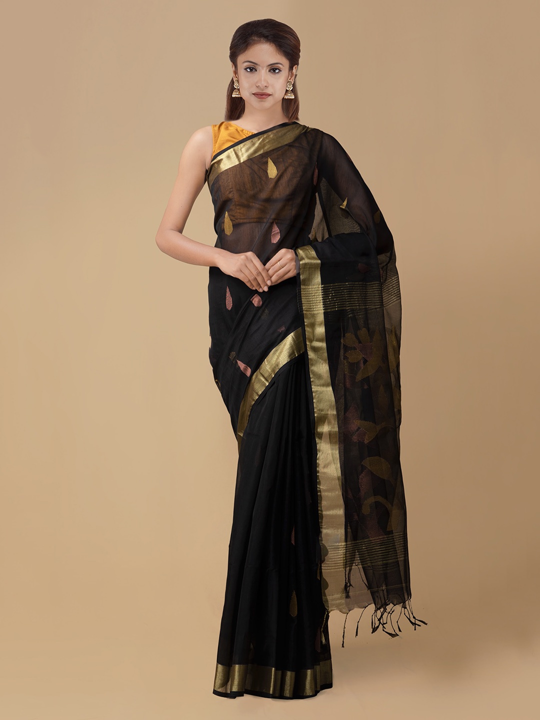 

Unnati Silks Black & Gold-Toned Silk Cotton Woven Design Handloom Maheshwari Saree