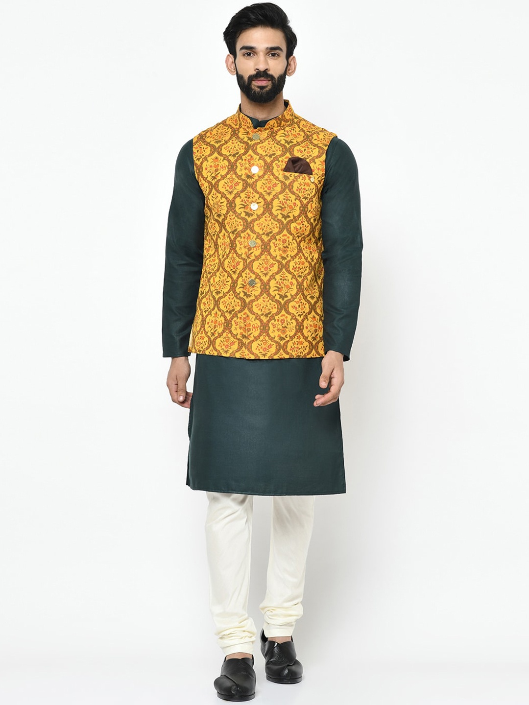 

Vartah Men Green & Off-White Solid Kurta with Churidar
