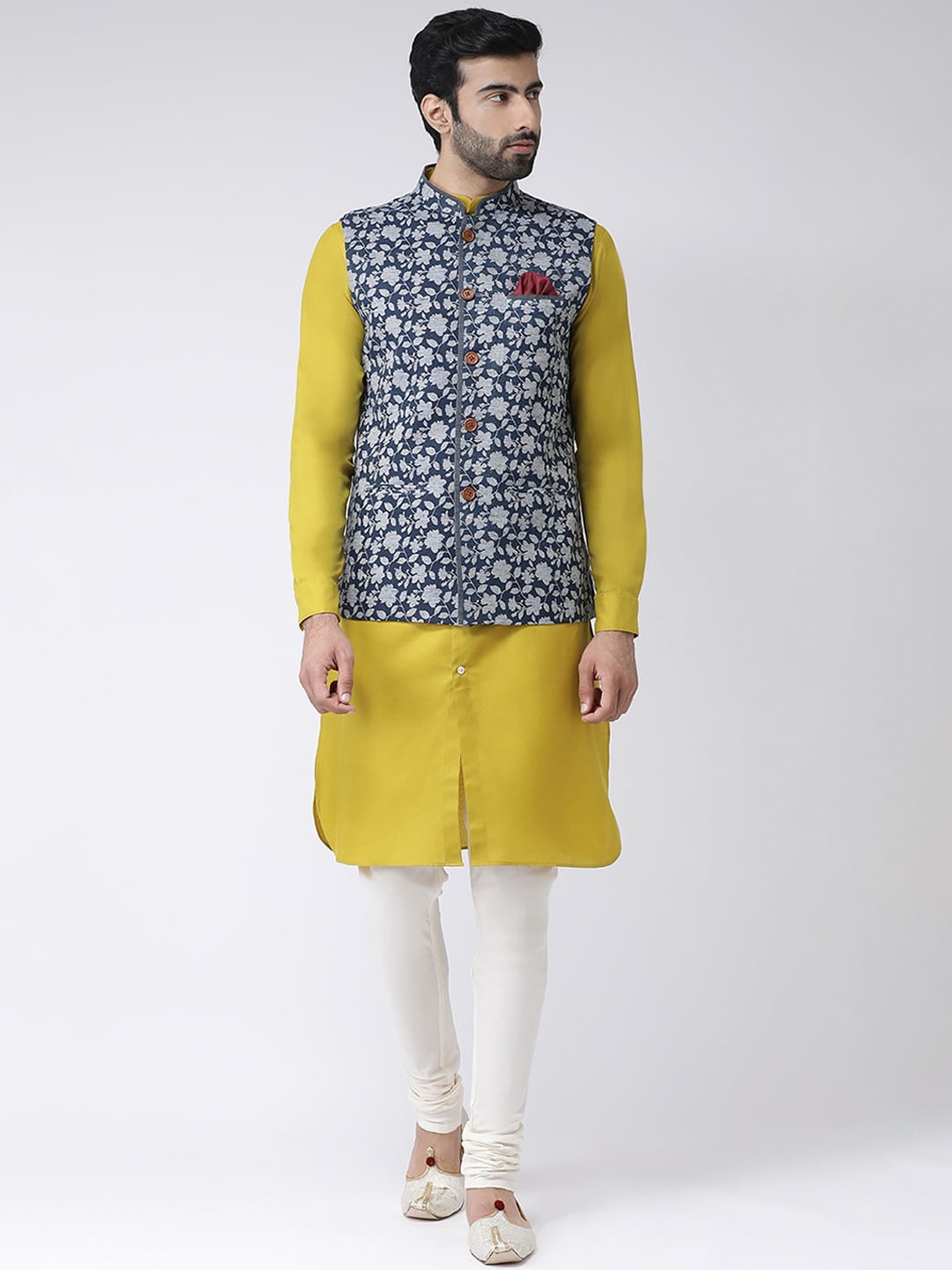 

Vartah Men Yellow & White Solid Kurta with Churidar & Nehru Jacket