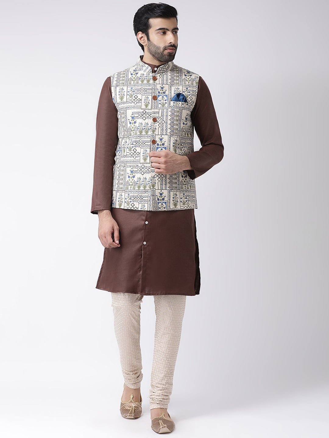 

Vartah Men Brown & Cream-Coloured Solid Kurta with Pyjamas & Nehru Jacket