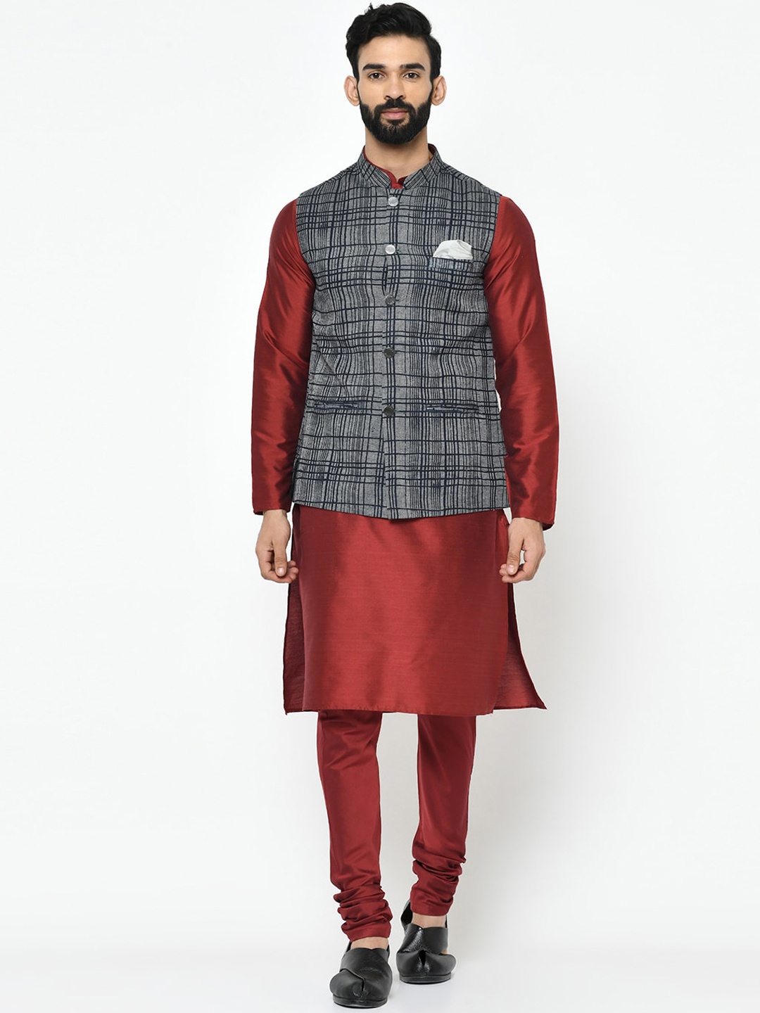 

Vartah Men Maroon Solid Kurta with Pyjamas