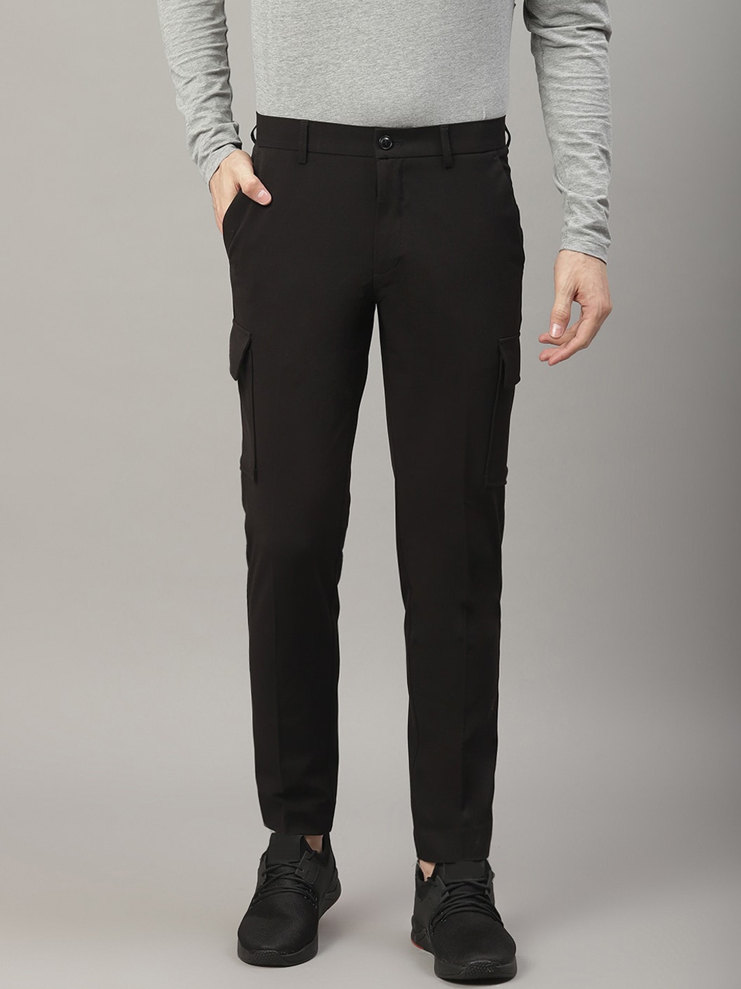 

LINDBERGH Men Black Slim Fit Solid Cargos