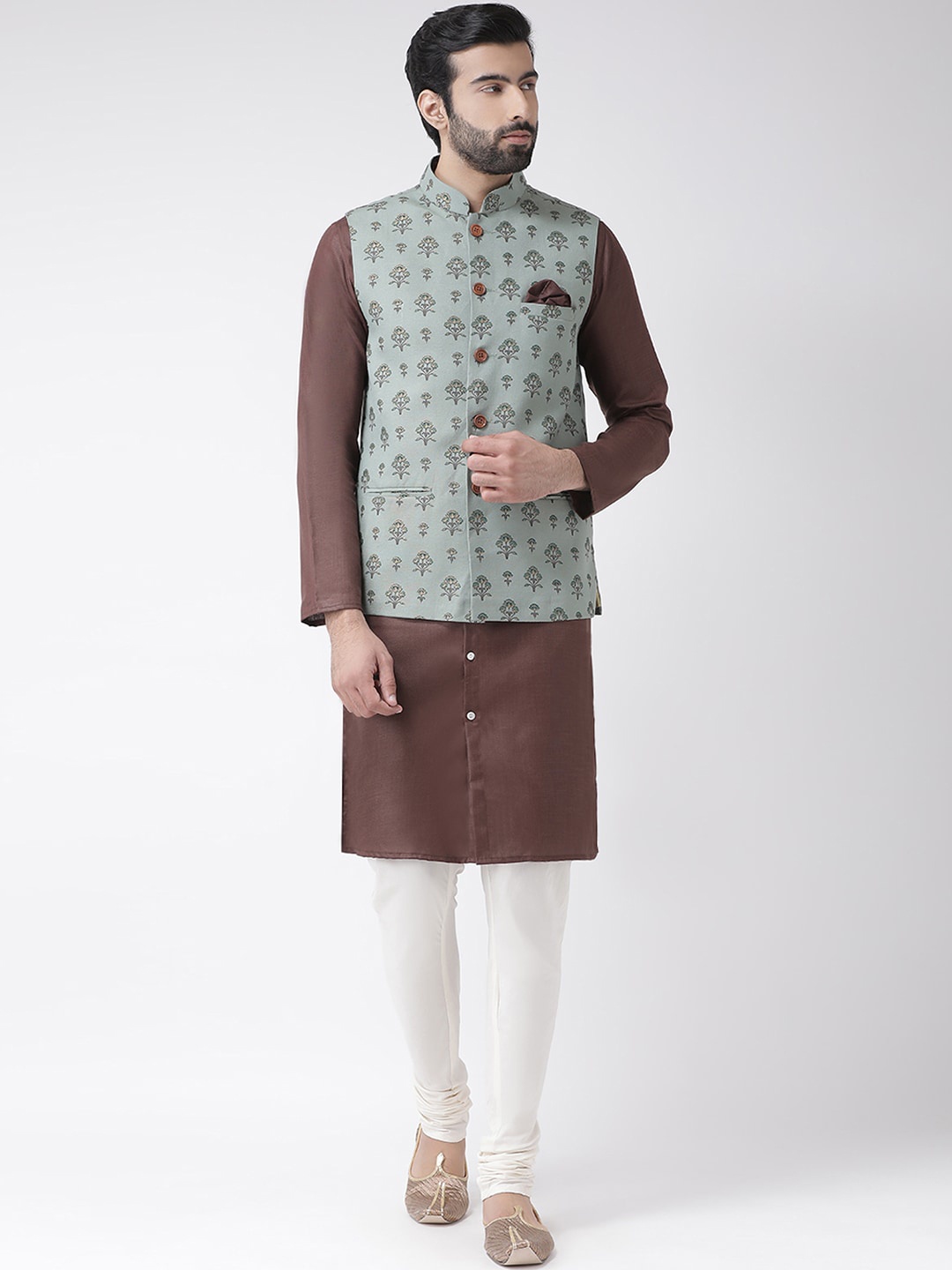 

Vartah Men Green & Gold-Coloured Solid Kurta with Pyjamas & Nehru Jacket