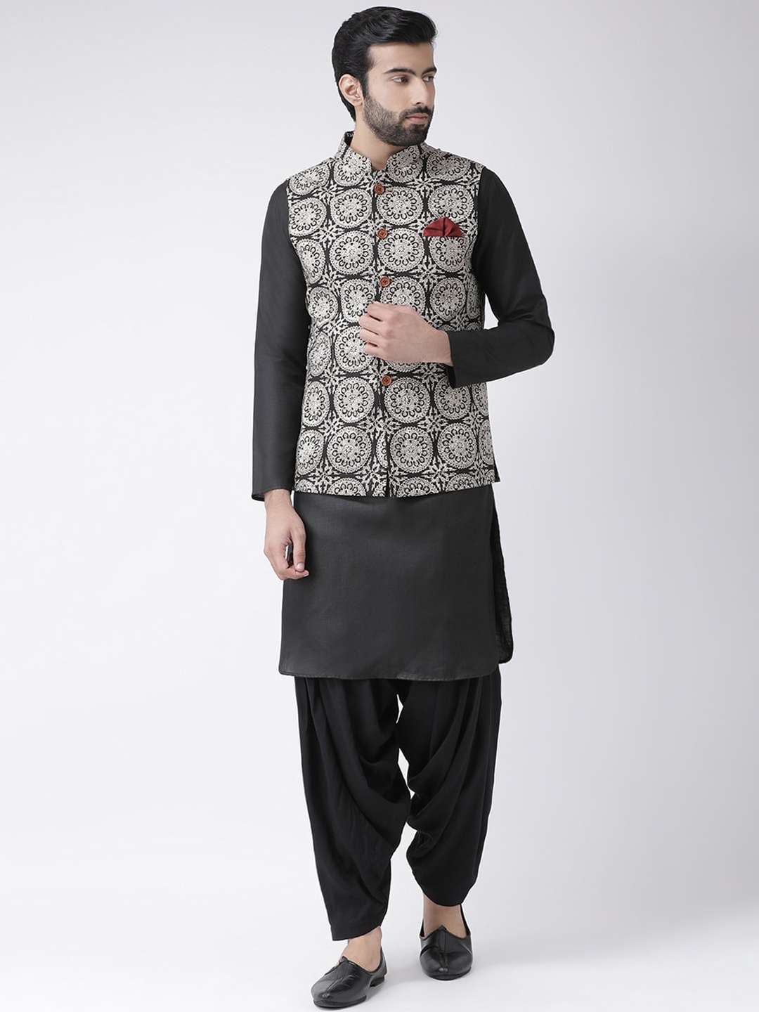 

Vartah Men Black Solid Kurta with Dhoti Pants