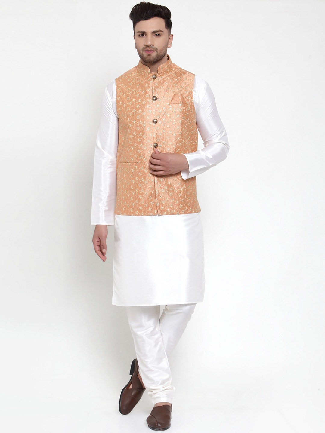 

Jompers Men Peach-Coloured & Off-White Solid Kurta Set with Nehru Jacket