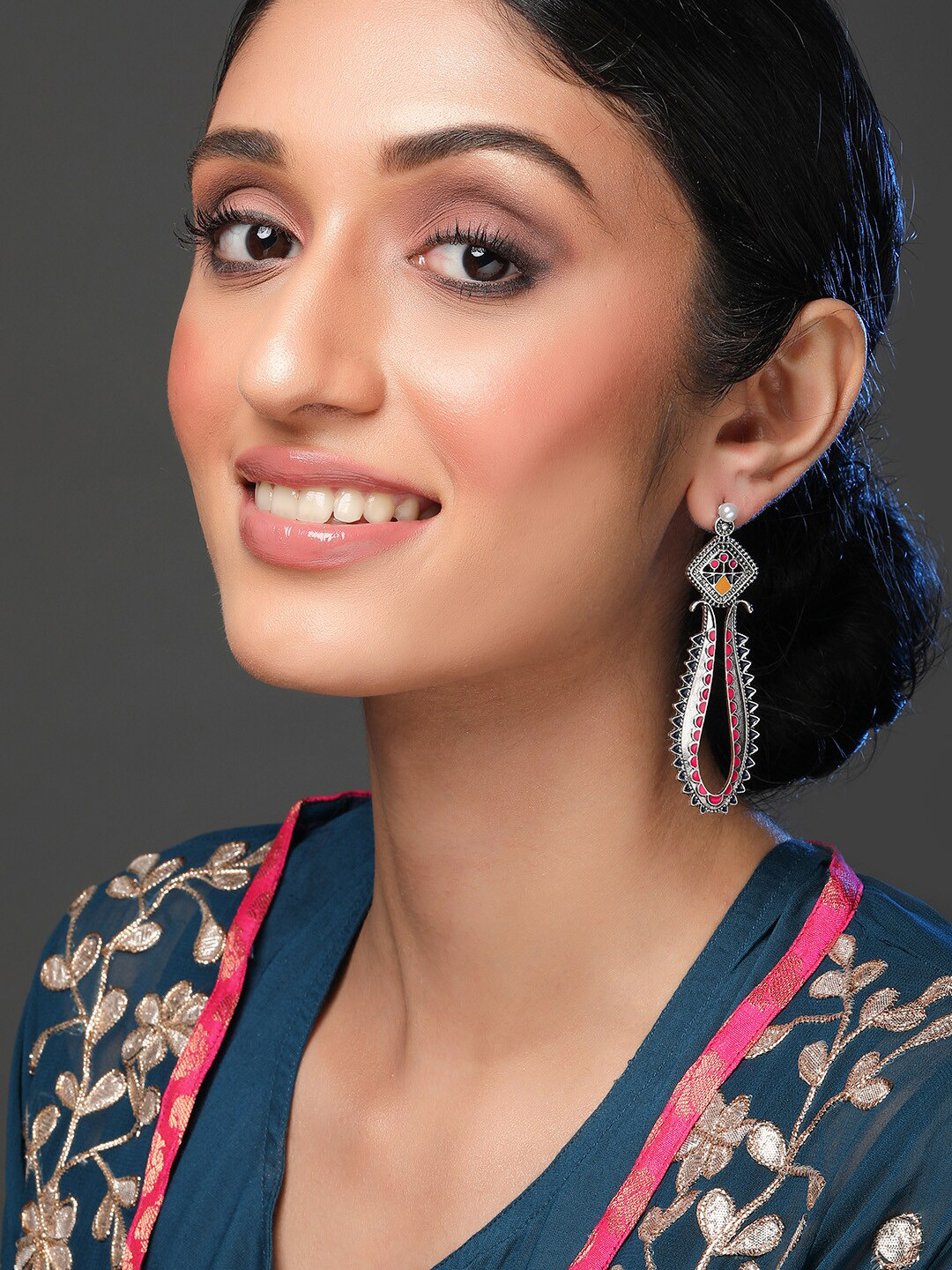 

Rubans Silver-Plated Contemporary Drop Earrings