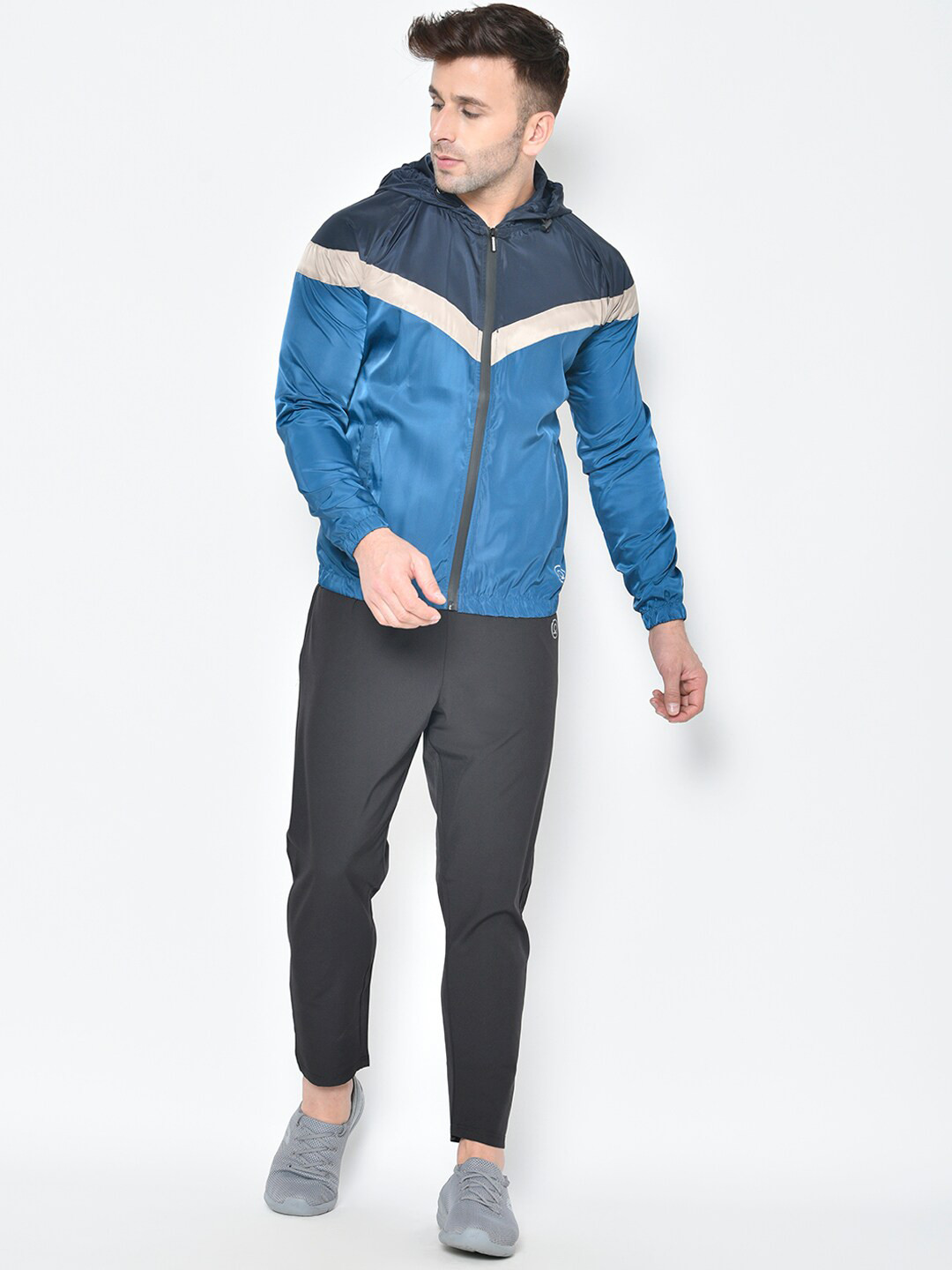 

Chkokko Men Blue & Grey Colourblocked Tracksuit