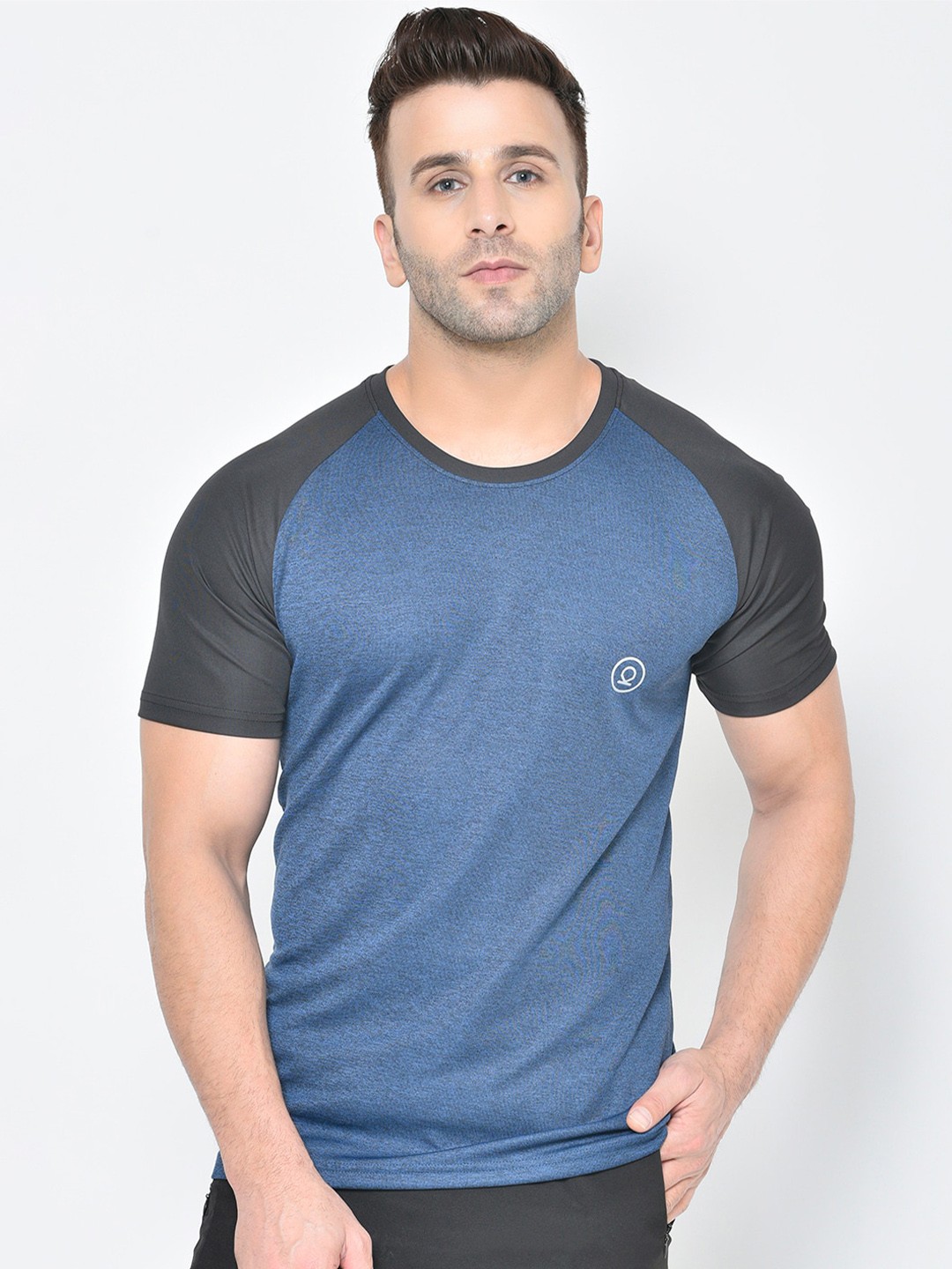 

CHKOKKO Men Blue Solid Round Neck Gym T -Shirt