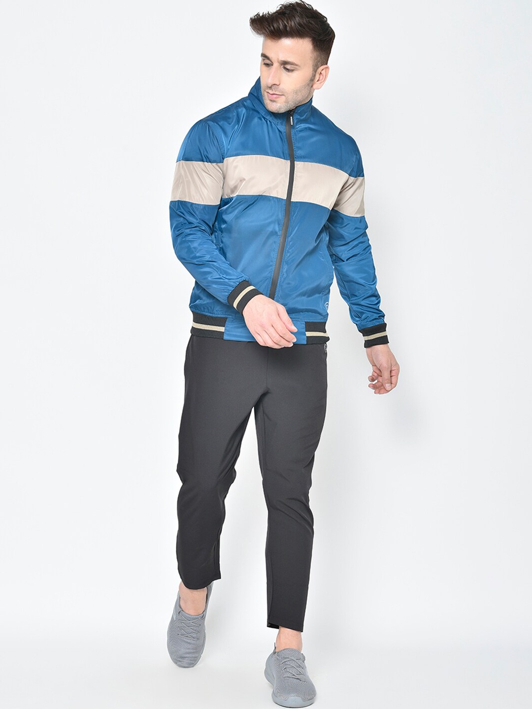 

Chkokko Men Blue & Black Colourblocked Tracksuit