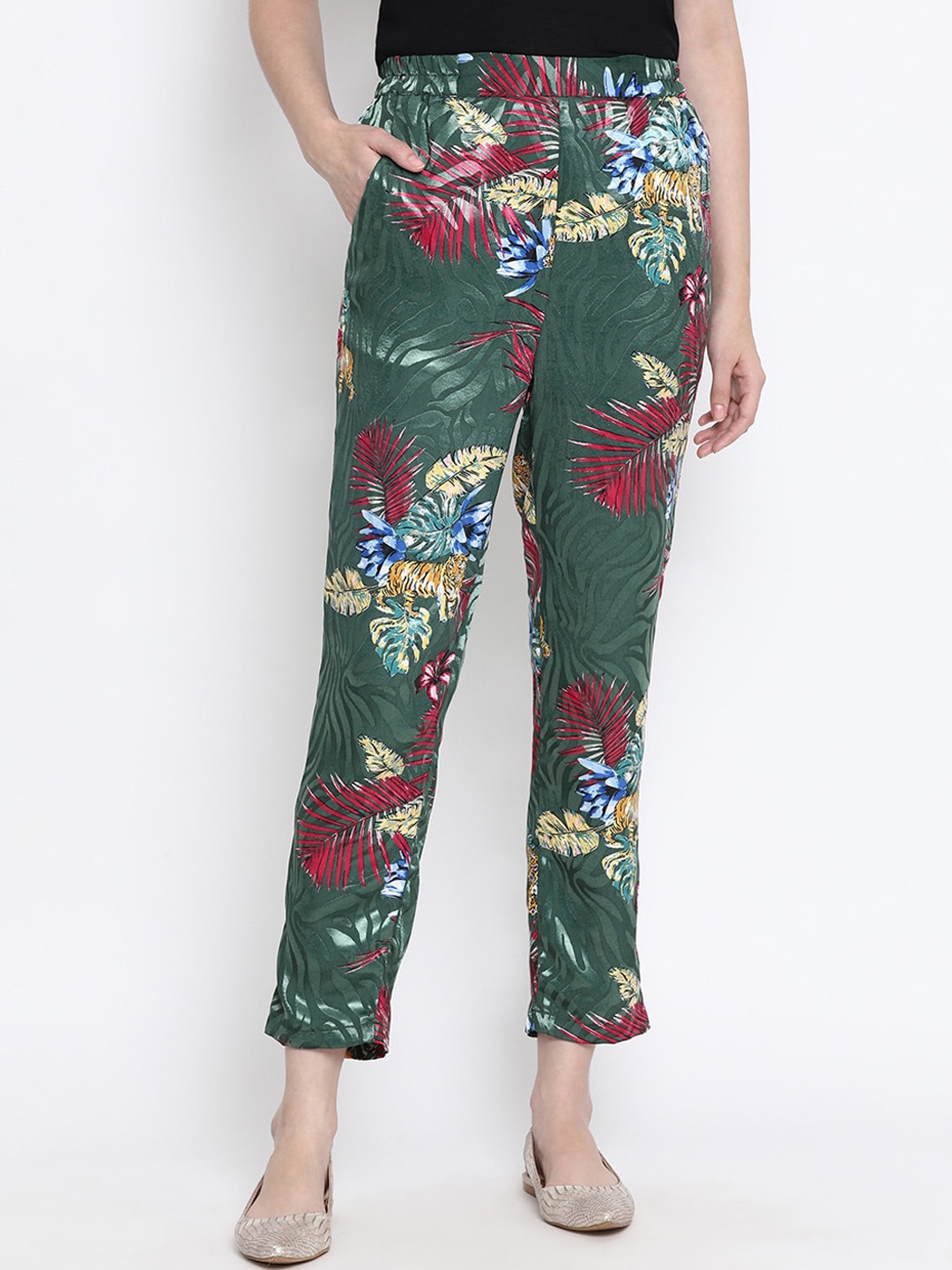 

Oxolloxo Women Green Regular Fit Printed Regular Trousers