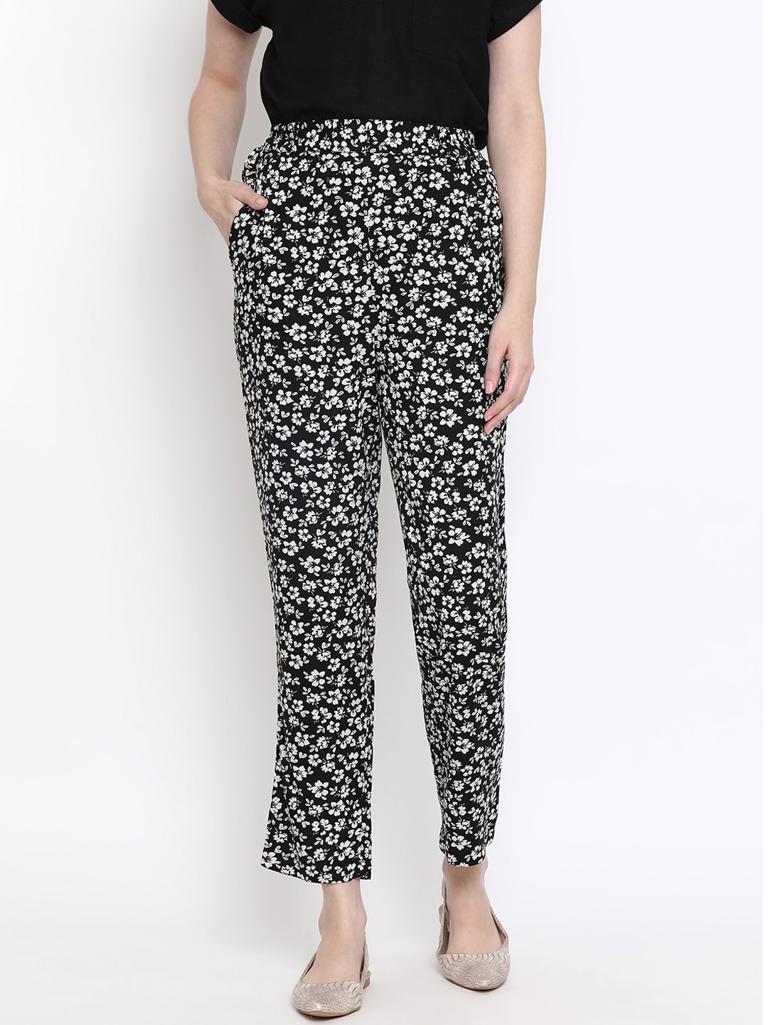 

Oxolloxo Women Black & White Regular Fit Floral Printed Regular Trousers