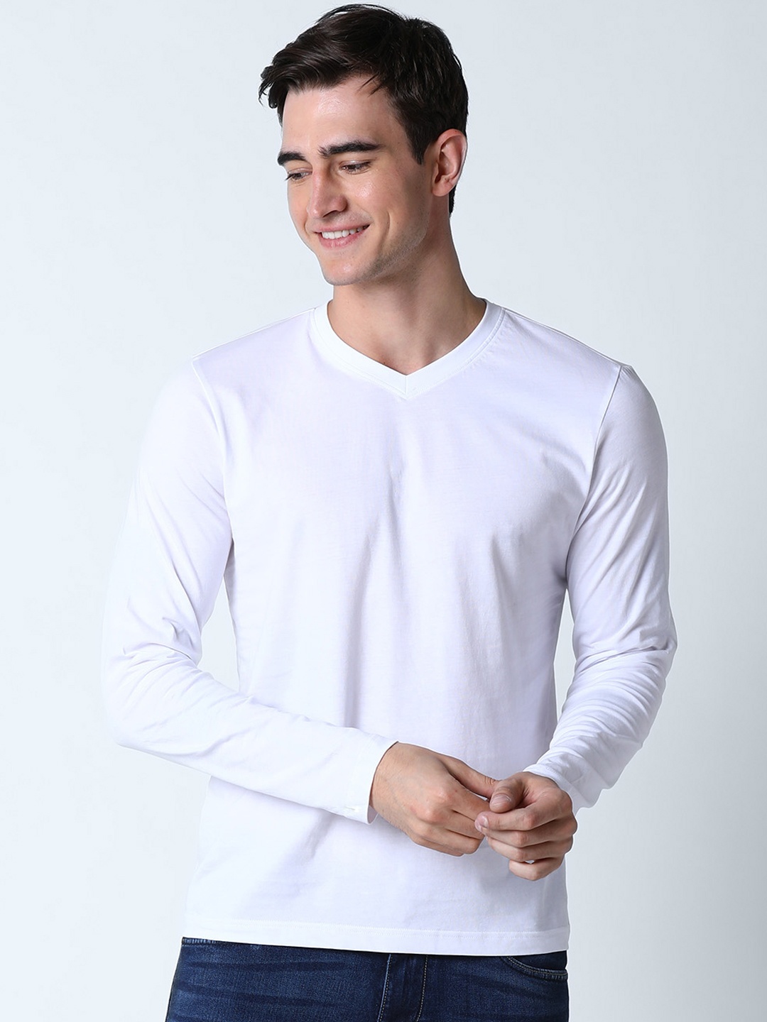 

Huetrap Men White Solid V-Neck T-shirt