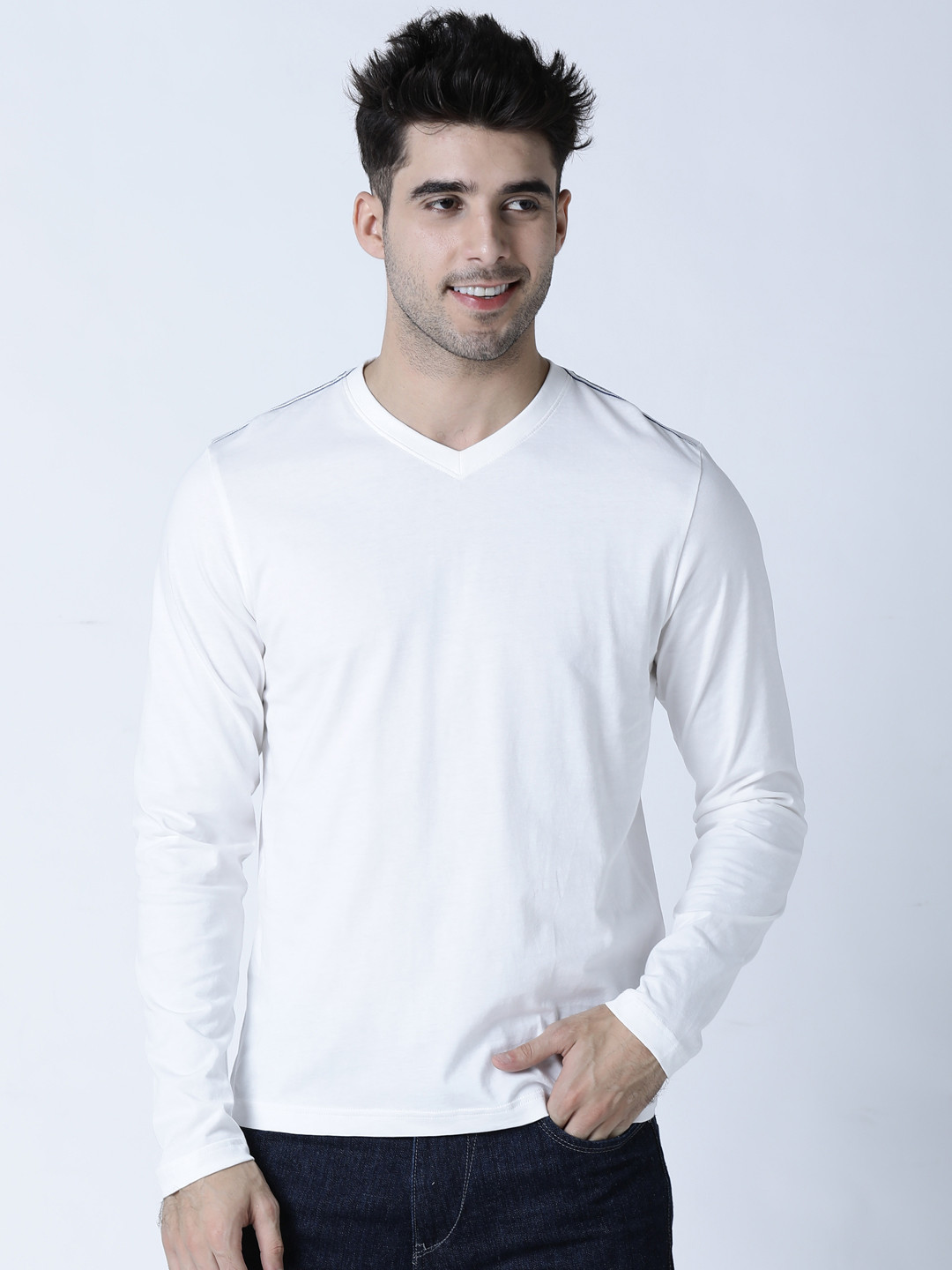 

Huetrap Men White Solid V-Neck T-shirt