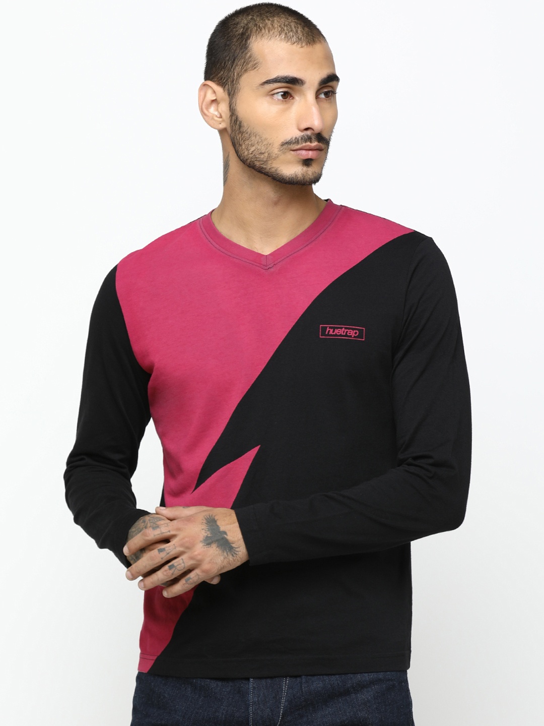 

Huetrap Men Black Colourblocked V-Neck T-shirt