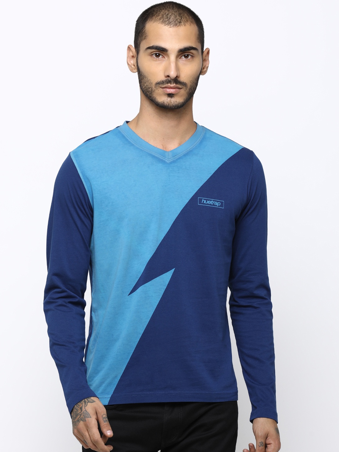 

Huetrap Men Navy Blue Colourblocked V-Neck T-shirt