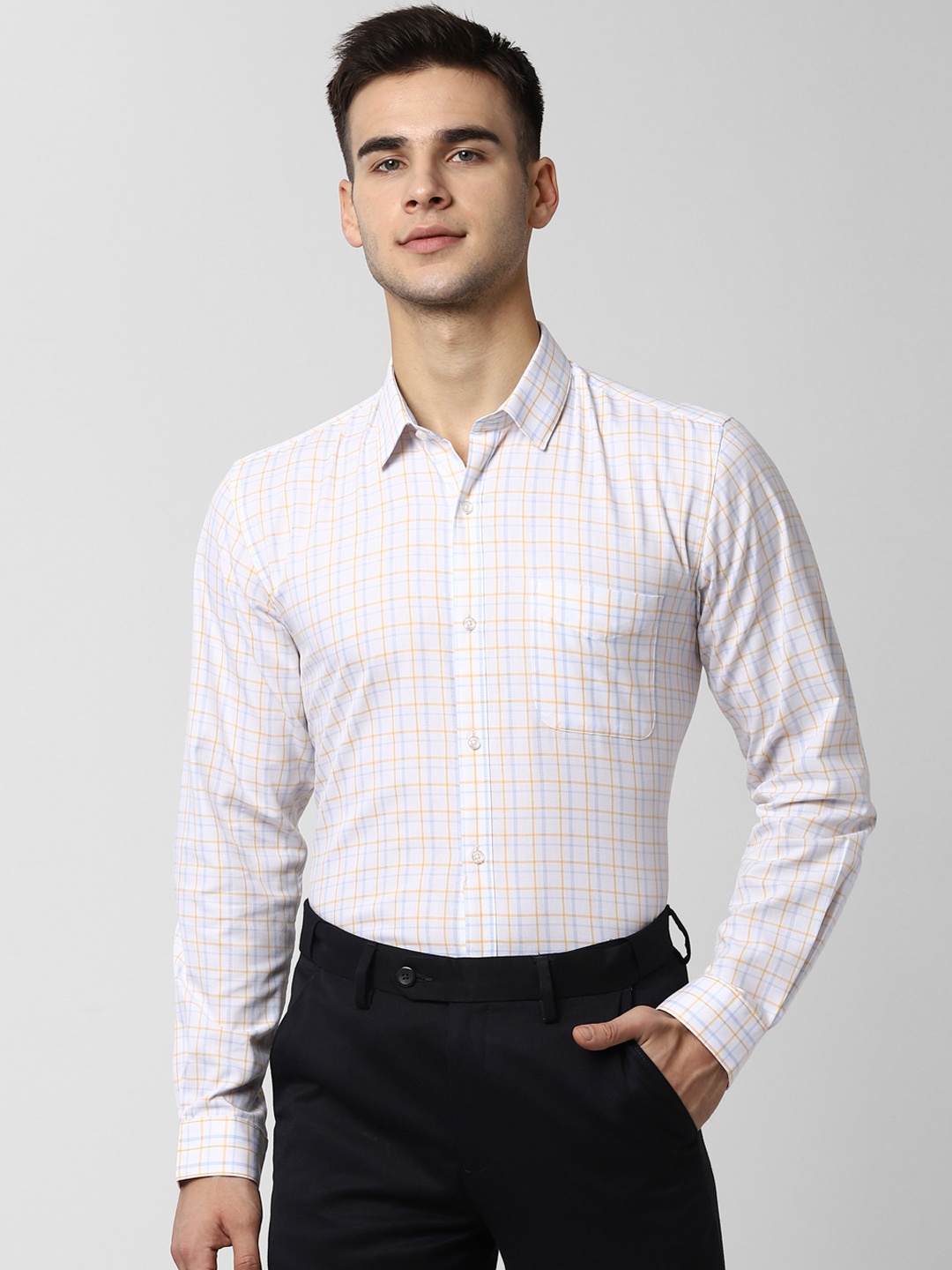 

Peter England Men White Regular Fit Checked Formal Shirt