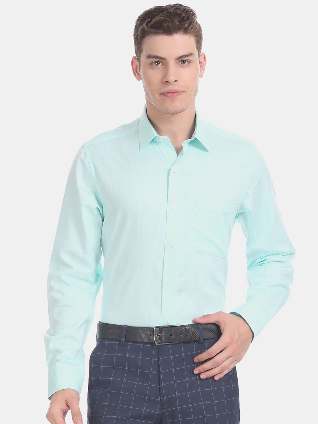 

Arrow Men Blue Regular Fit Solid Formal Shirt