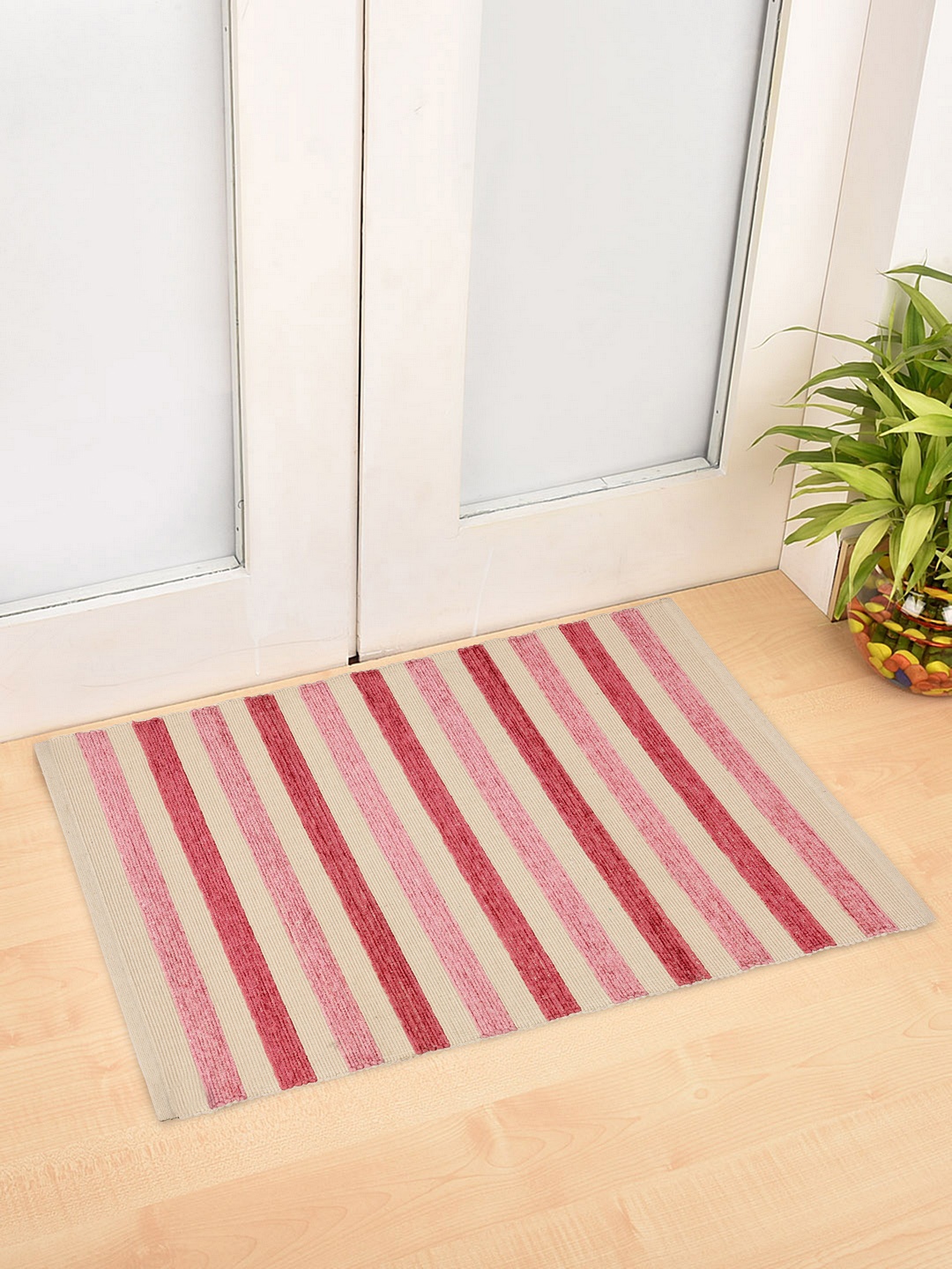 

KLOTTHE Red & Pink Striped Rectangular Floor Mats